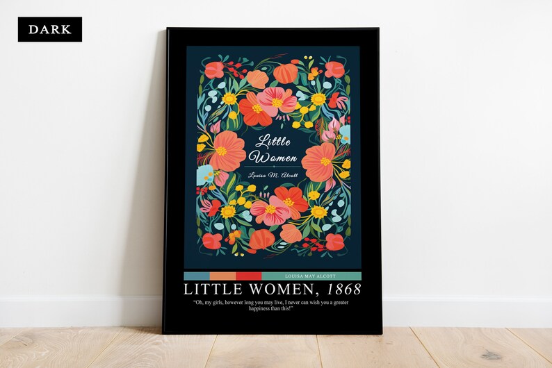 Może przedstawiać: Czarny plakat w ramie z kwiatowym wzorem w odcieniach czerwieni, ż&oacute;łci, błękitu i zieleni. Tekst "Little Women" znajduje się w środku plakatu, a pod nim nazwisko autorki "Louisa M. Alcott". Na dole plakatu widnieje tekst "Little Women, 1868" oraz cytat z książki: "Och, moje dziewczyny, jak długo byście nie żyły, nigdy nie mogę życzyć wam większego szczęścia niż to."