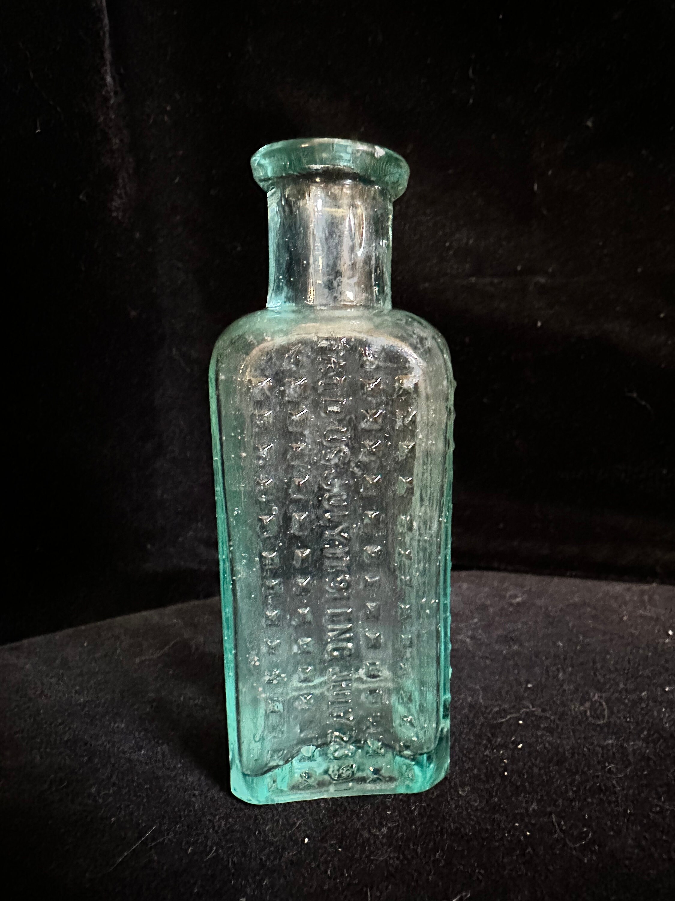 Vintage Vapo-cresolene Co. Poison Hobnail Medicine Bottle