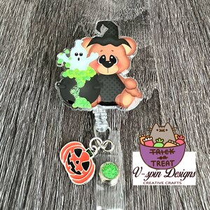 2 &quot;Halloween Bär mit Kesselrolle / ID-Halter Kartenhalter / Krankenschwester / Lehrer / Geist