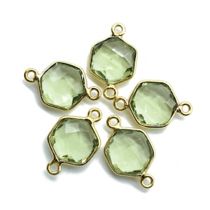 Grön ametist 10 mm hexagonformad hänge, förgylld dubbel ädelstenskoppling, fasetterad hexagonformad ädelstensbezel, hexagonhängen