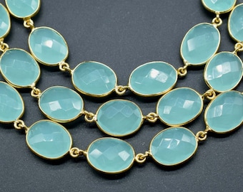 Cadena de conector ovalado de calcedonia aqua, cadena de conector de bisel de oro de calcedonia, piedra preciosa facetada de calcedonia aqua ovalada, cadena de rosario chapada en oro