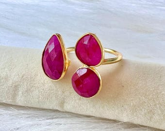 Pierścionek z naturalnym kamieniem szlachetnym Rubin/Pierścionek pozłacany/Pierścionek z trzema kamieniami/Obrączka ślubna/Pierścionek regulowany/Pierścionek z wyrazistym wzorem/Ręcznie robiony pierścionek z kamieniem szlachetnym/Prezent urodzinowy