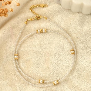 Natürlicher Mondstein winzige 2 mm facettierte Perlen-Choker, Armband, echte weiße Edelsteine, Sommer-Choker, tägliche zierliche Halskette, Geschenk für Sie