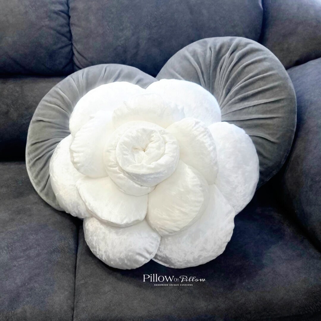 LARGE SQUARE CUSHION SISTERHOOD OF THE ROSE main image 1