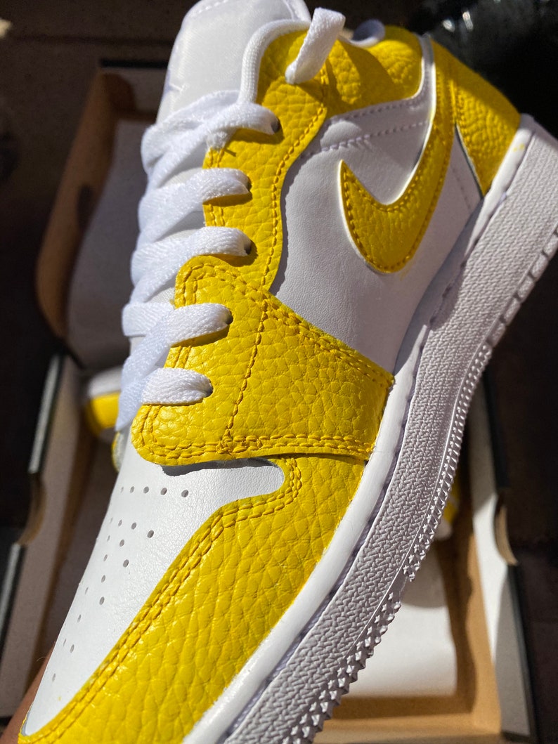 yellow jordan 1 low