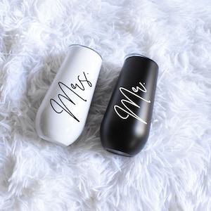 Mr and Mrs Champagne Tumbler, Bride & Groom Stemless Flute, Matching His and Hers 6oz Insulated Champagne Tumbler, Wedding Toasting Glass