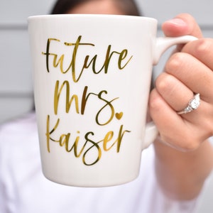 Future Mrs. Mug \\ Regalo personalizzato per la tazza di fidanzamento \\ Tazza da caffè per la sposa \\ Doccia nuziale e regalo di nozze per il migliore amico