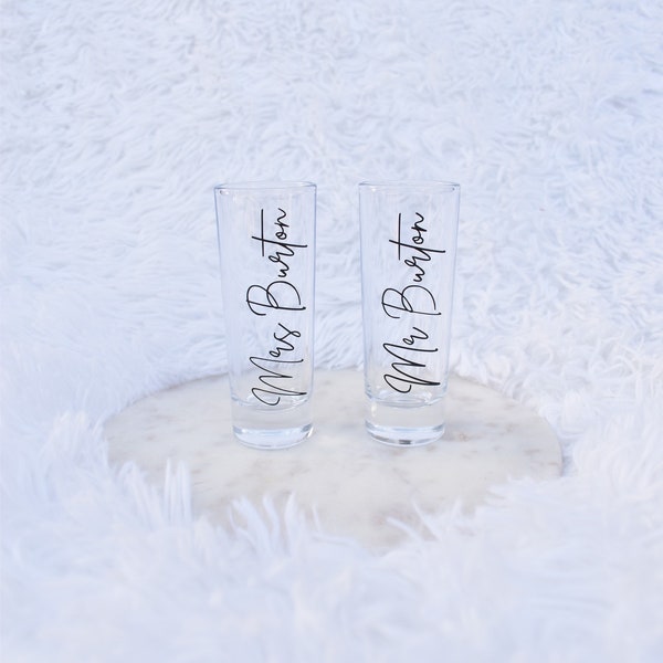 Mr and Mrs Shot Glass, Matching His and Hers Gift, Bride and Groom Present, Newlywed Gift, Wifey Hubby Matching, Anniversary Present, 2oz