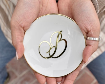 Personalized Ring Dish \\ Monogram Heart Round Square Shaped Jewelry Holder \\ Bridesmaid Proposal Gift \\ Wedding Ring Dish \\ Wedding Gift