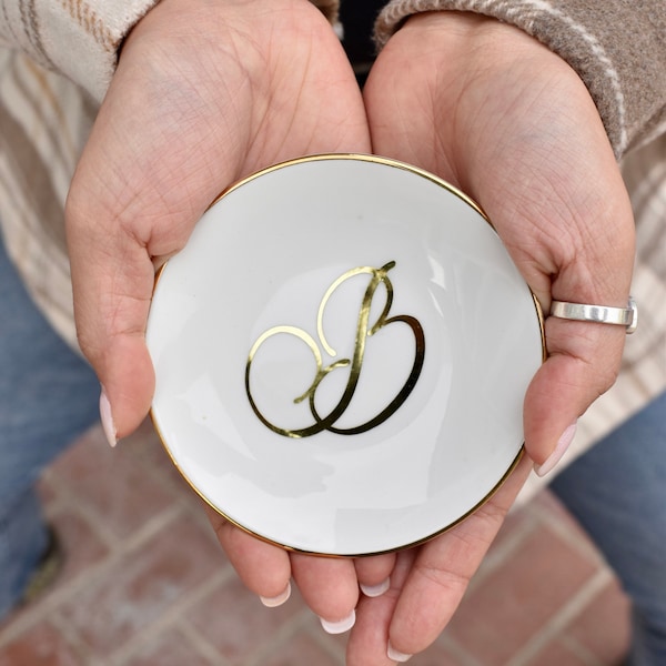 Personalized Ring Dish \\ Monogram Heart Round Square Shaped Jewelry Holder \\ Bridesmaid Proposal Gift \\ Wedding Ring Dish \\ Wedding Gift