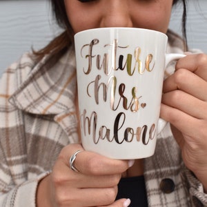 Regalo futura signora Mug, sposa personalizzata da regalare, tazza regalo di fidanzamento \\ Regalo novello sposa Cambio nome moglie \\ Fidanzati