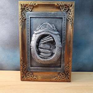 Alien Facehugger egg Xenomorph 3D wall sculpture- Sci-Fi horror wall art decor.