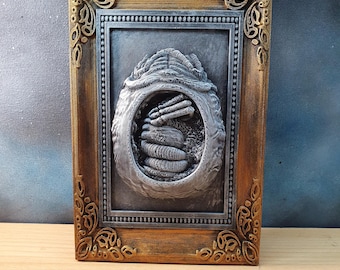 Alien Facehugger egg Xenomorph 3D wall sculpture- Sci-Fi horror wall art decor.