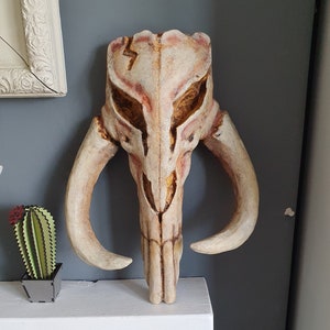 Réplica de cráneo de mitosaurio (ahora disponible en acabado metálico). Gran accesorio pintado realista de 308 mm (15 pulgadas). Arte mural de calaveras.