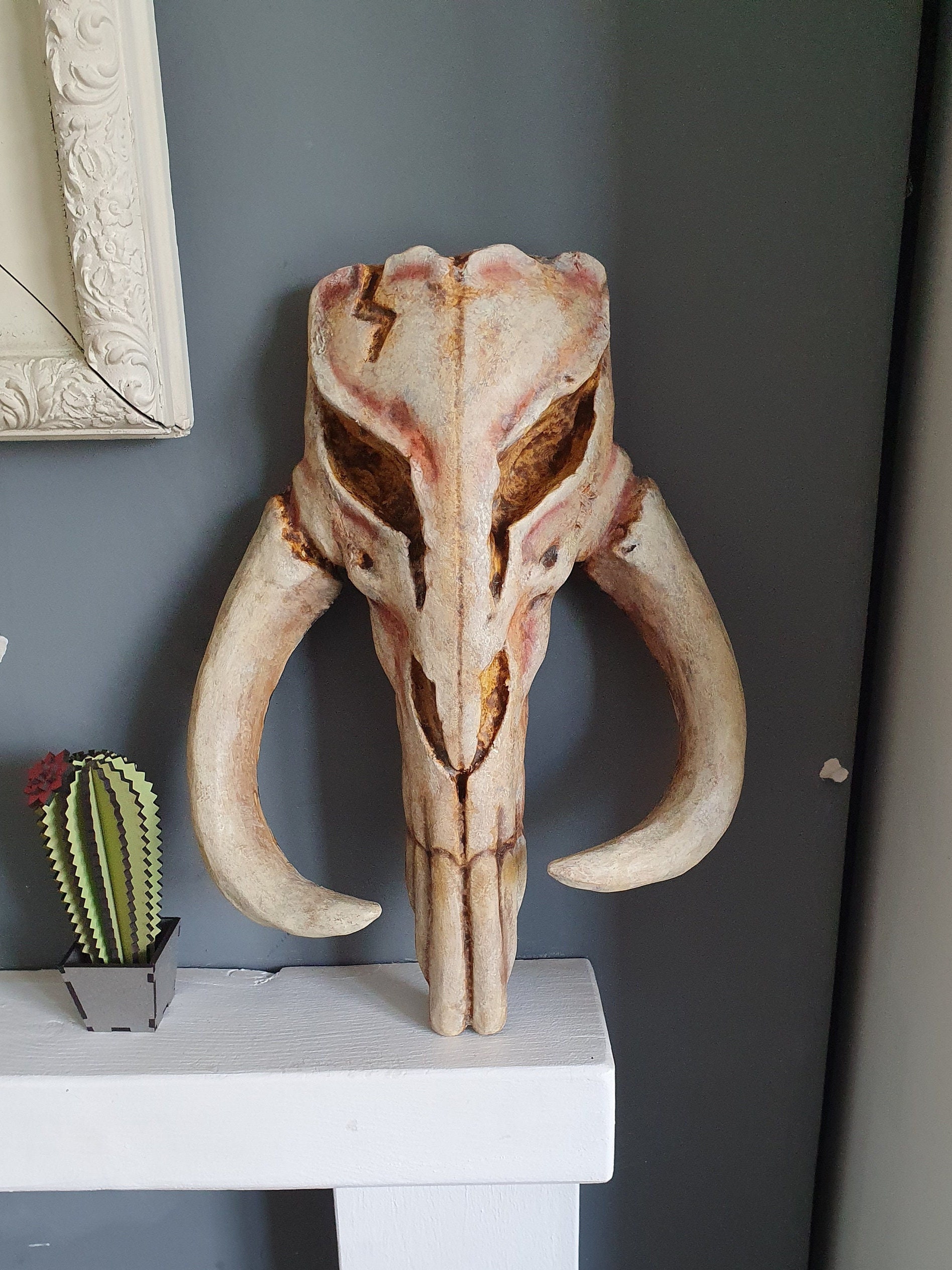 SF・ファンタジー・ホラー Galaxy's Edge Mythosaur Wall Art Mount Mythosaur Skull Replica: 15in Metallic Mandalorian Wall Art Prop