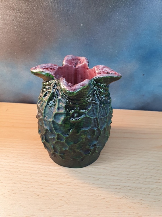 Xenomorph Alien Egg Holder pen holder sci-fi horror desk accessory Alien movie fan gift creepy office decor unique geek gift