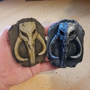 Imán de resina con calavera de mitosaurio.