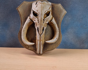 Mythosaur skull magnet.