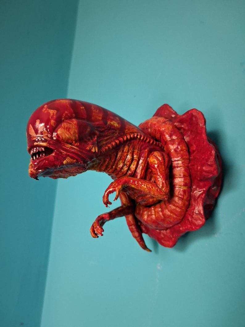 Chestburster Xenomorph 3D Printed Horror Art Figure Gory Alien Display ...