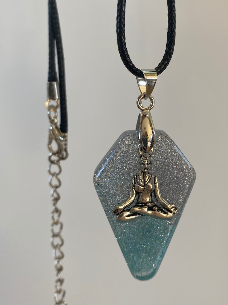 Pink Heart Pendant in resin Buddha Symbole of Hinduism