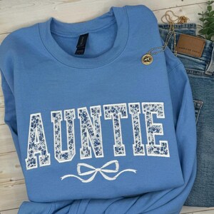 Embroidered Auntie Sweatshirt, Coquette Bow Auntie Crewneck, Auntie Gift