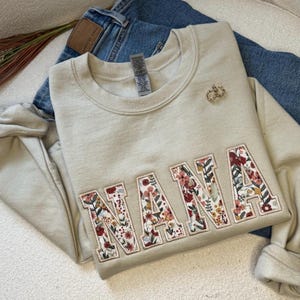 Embroidered Nana Sweatshirt, Custom Embroidered Grandma Sweatshirt, Floral Sweatshirt, Personalized Grandma Sweatshirt, Gift for Grandma
