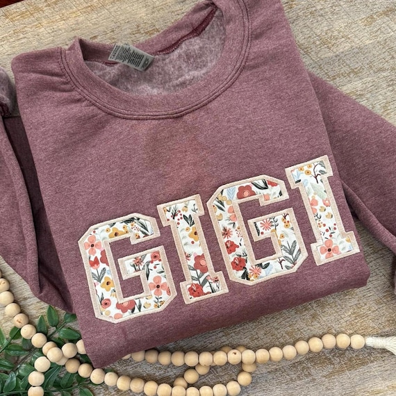 Embroidered Gigi Sweatshirt, Custom Gigi Sweatshirt, Cute Floral Sweatshirt, Cozy Sweatshirt, Mother's Day Gift, Personalized Gift for Gigi