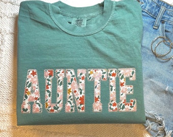 Auntie Shirt, Embroidered Auntie T Shirt, Floral Applique Shirt, Gift for Auntie, Aunt Shirt, New Aunt Gift, Gift for Baby Announcement