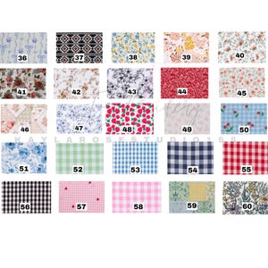Op de afbeelding: Een raster van vijfentwintig stofstalen genummerd van 36 tot 60, met diverse patronen waaronder bloemenprints, vichy-ruitjes, aardbeien, kersen en geometrische ontwerpen in een breed scala aan kleuren op een witte achtergrond.