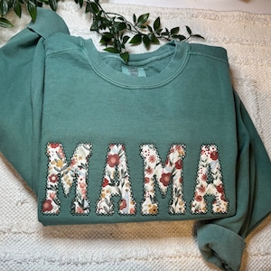 Personalized Mama Sweatshirt, Embroidered Mom Sweatshirt, Floral Sweatshirt, Gift for Mom, Custom Sweatshirt, Comfort Colors Crewneck