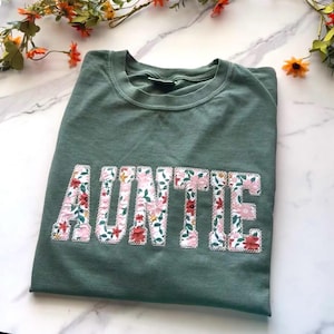 Auntie Shirt, Embroidered Auntie T Shirt, Floral Applique Shirt, Gift for Auntie, Aunt Shirt, New Aunt Gift, Gift for Baby Announcement