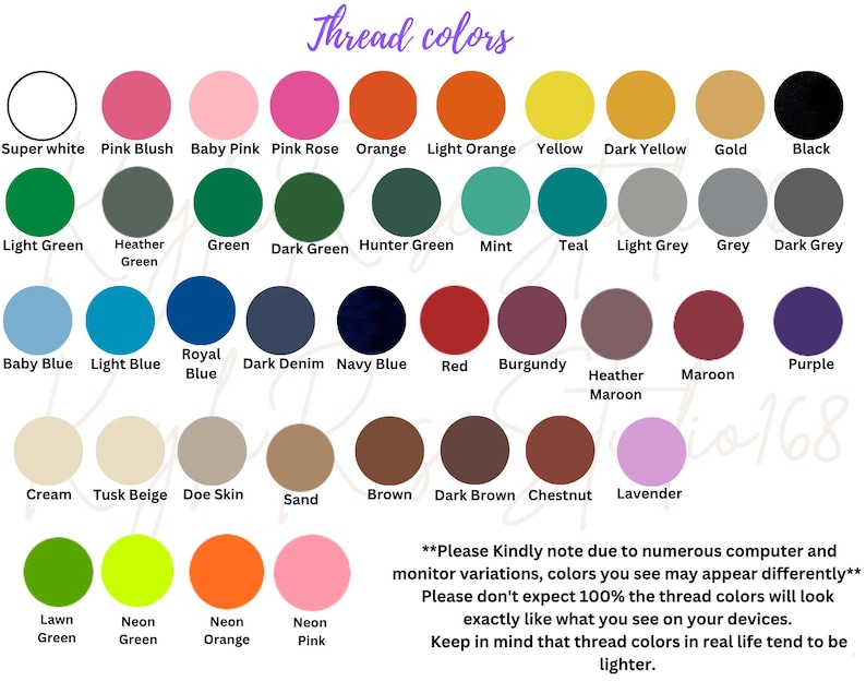 Op de afbeelding: Een kleurenkaart met de titel Thread colors toont vierenveertig cirkelvormige kleurstalen met labels zoals Super white, Pink Blush, Baby Pink, Pink Rose, Orange, Light Orange, Yellow, Dark Yellow, Gold, Black, groentinten, blauwtinten en andere.