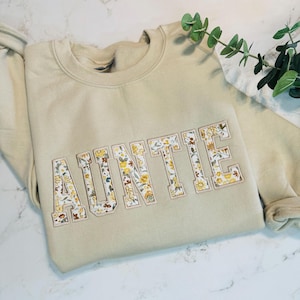 Embroidered Auntie Sweatshirt, Custom Auntie Crewneck, Personalized New Aunt Gift, Trendy Aunt Sweatshirt, Perfect Gift for Aunt