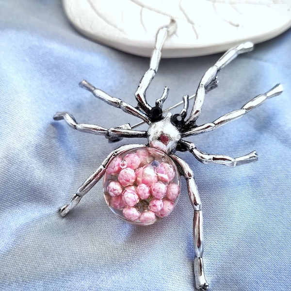 Spider brooch - Real ozothamnus flower brooch - Resin floral animalistic accessories. Halloween spider brooch