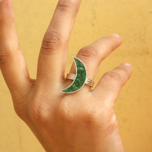 Gorgeous Raw Emerald Ring, Emerald Rough Ring, Green Crystal Ring, Moon Ring, Raw Gemstone Ring, Wedding Ring, May Birthstones Jewelry