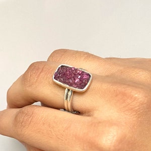 Handmade Designer Tiny Garnet Gemstones Ring/Unique Bezel Ring/Raw Stone Ring/Pink Crystal Ring/Statement Ring