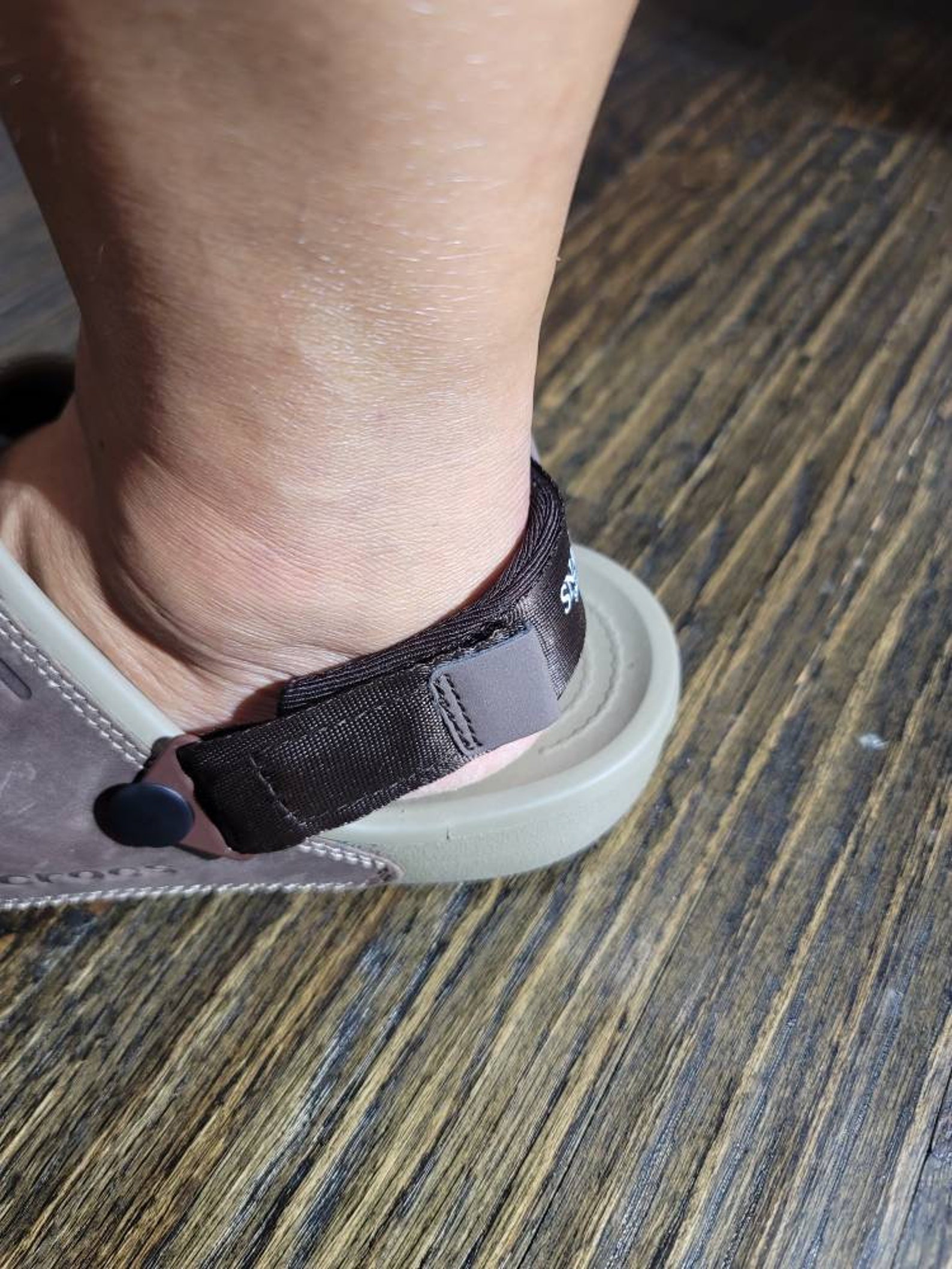 How To Put Strap On Crocs at Isabell Brown blog