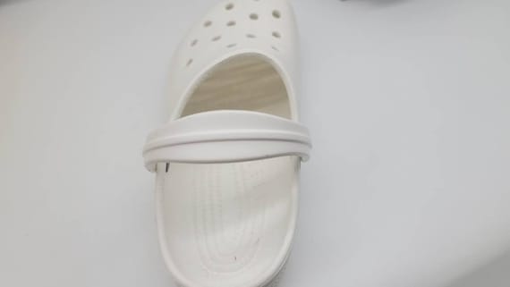 STRAPS THAT ARE KID SIZE FOR CROC WITH RIVETS