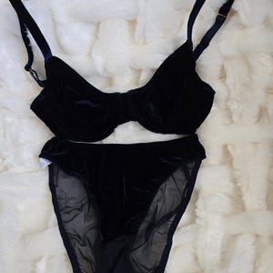 Vintage 1990&#39;s Warners Brand Dark Navy Blue Velvet Unlined Bra and Panty Set