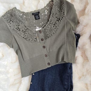 NWT Very Rare Vintage 1990&#39;s Calvin Klein Jeans Brand Olive Green Cotton Crochet Placard Scoop Neck Cropped or Shrug Cardigan Sweater