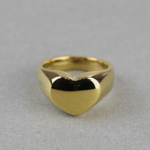 18ct Gold Chunky Heart Signet Ring