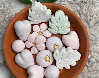 Handmade Terracotta Essential Oil Diffuser Stones: Flower & Leaf Aromatherapy