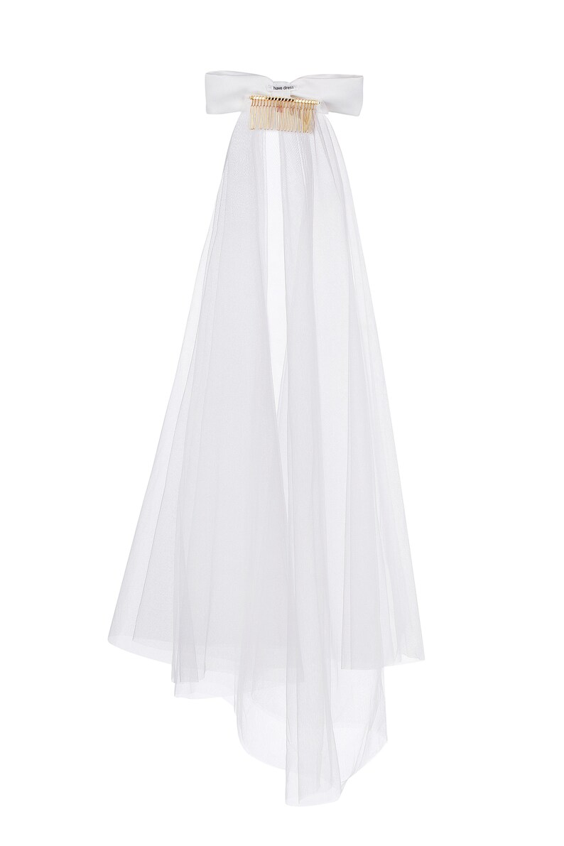 Nori Minimalist tulle veil with a high tender bow image 8