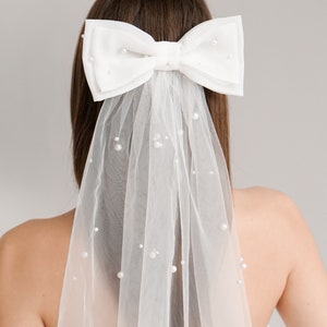 Kira bow, Wedding bow with mini veil decorated with pearls