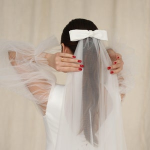 Nori Minimalist tulle veil with a high tender bow image 6