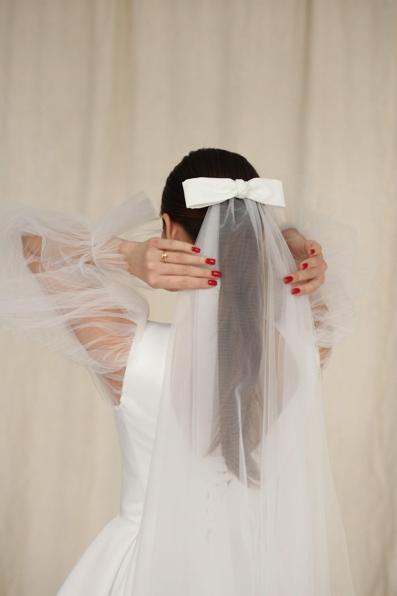 Nori Minimalist tulle veil with a high tender bow image 6