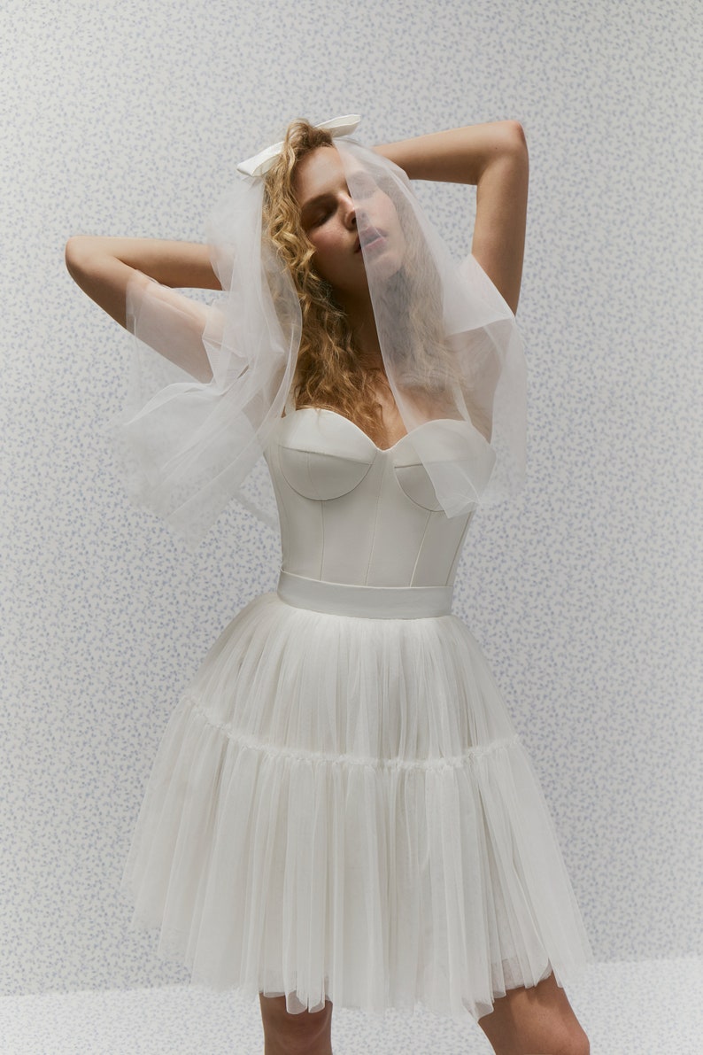 Nori Minimalist tulle veil with a high tender bow image 2