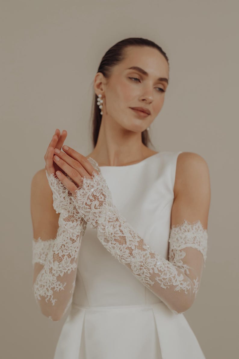 Gants de mariée en dentelle Clara perles vintage