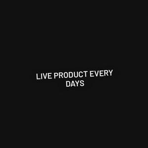Puede incluir: Fondo negro con el texto blanco "LIVE PRODUCT EVERY DAYS". El texto está centrado y en una fuente sans-serif. La imagen es simple y minimalista.