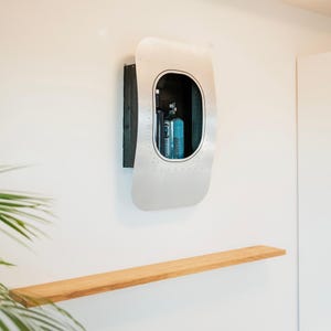 Mensola da parete per finestra di aereo – Mensola da parete per aviazione fatta a mano – Mensola per mobili per aerei – Regalo per piloti e appassionati di aviazione – Mensola da parete in alluminio